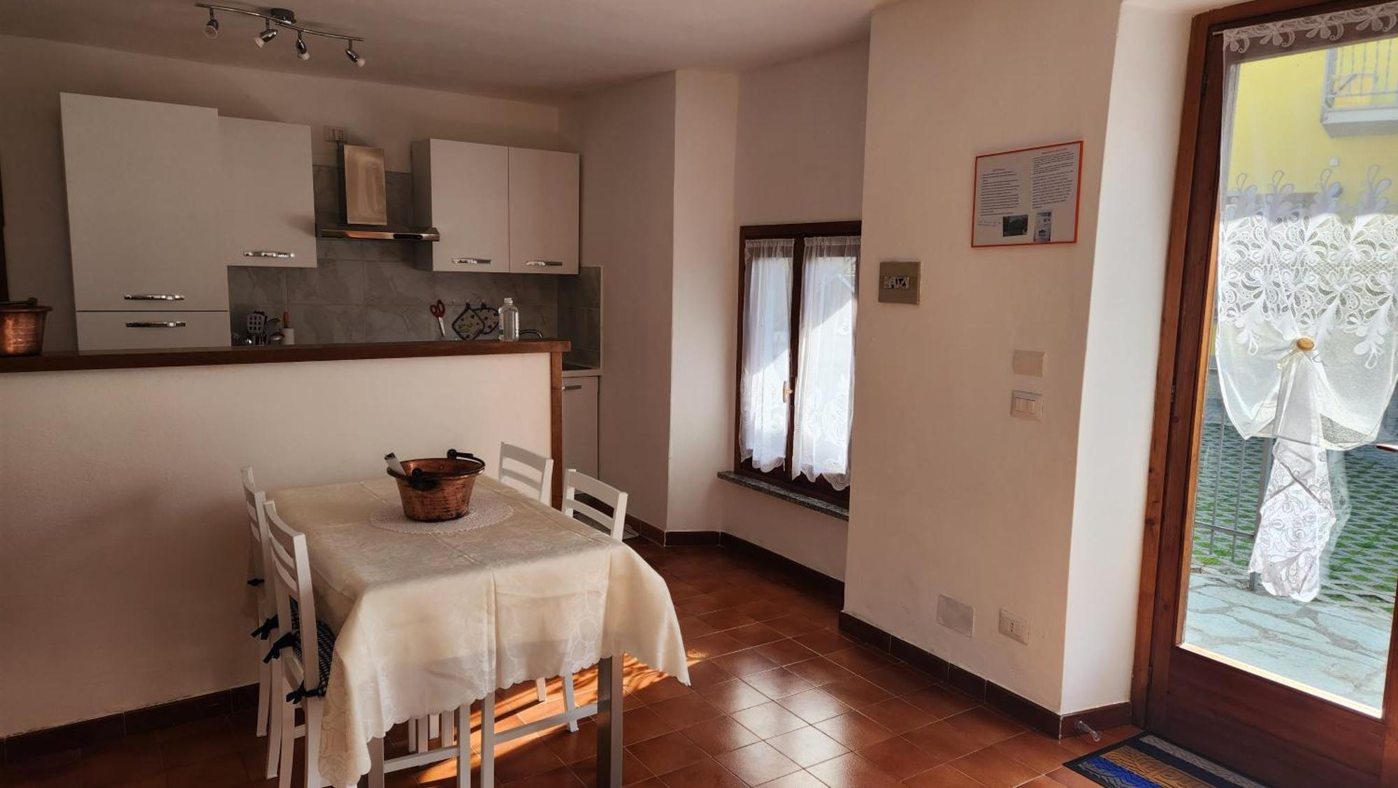 Laura'S Cottage With Lake View, Detached, 5 Kilometers From Varenna ليرنا المظهر الخارجي الصورة