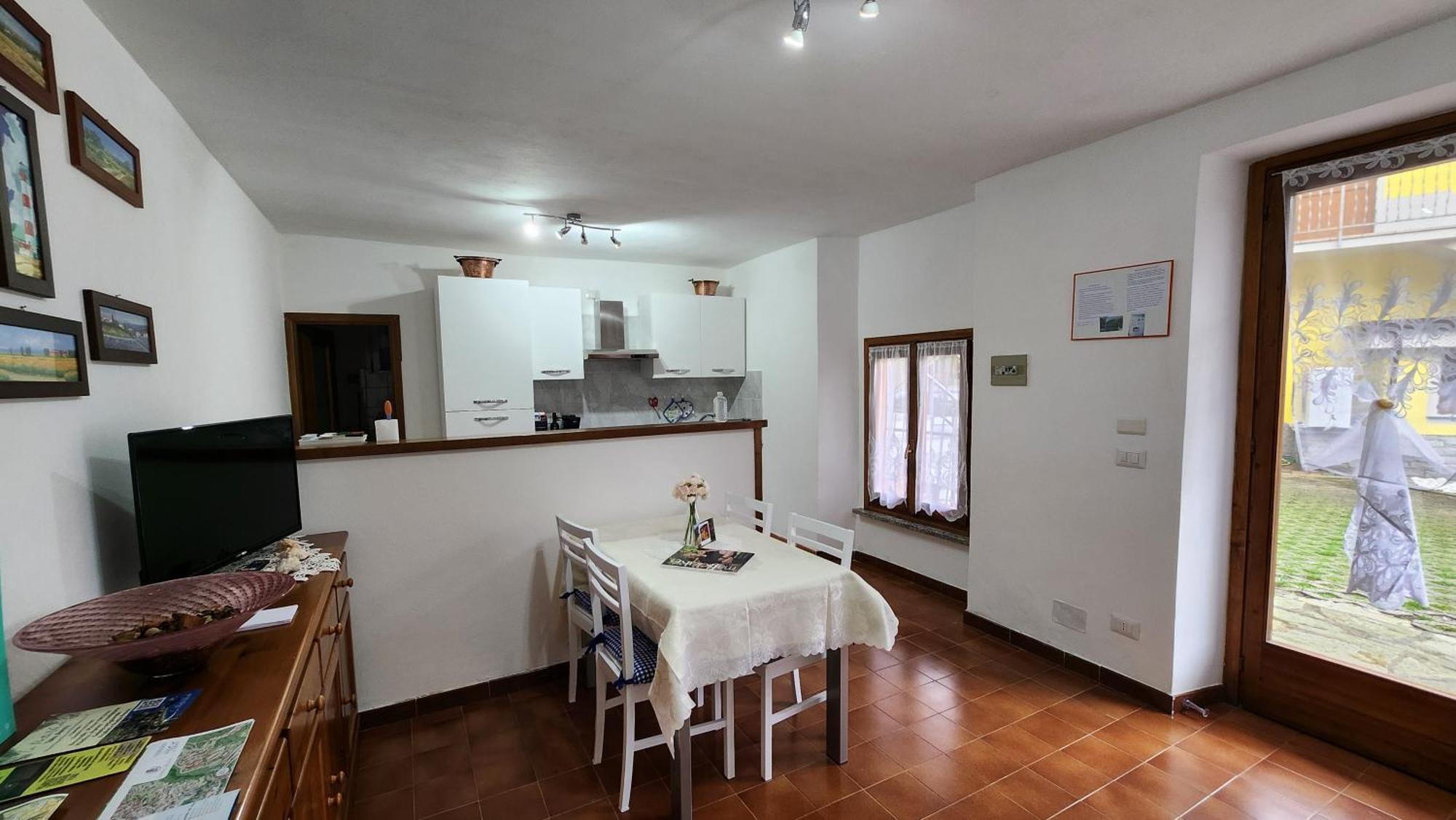 Laura'S Cottage With Lake View, Detached, 5 Kilometers From Varenna ليرنا الغرفة الصورة