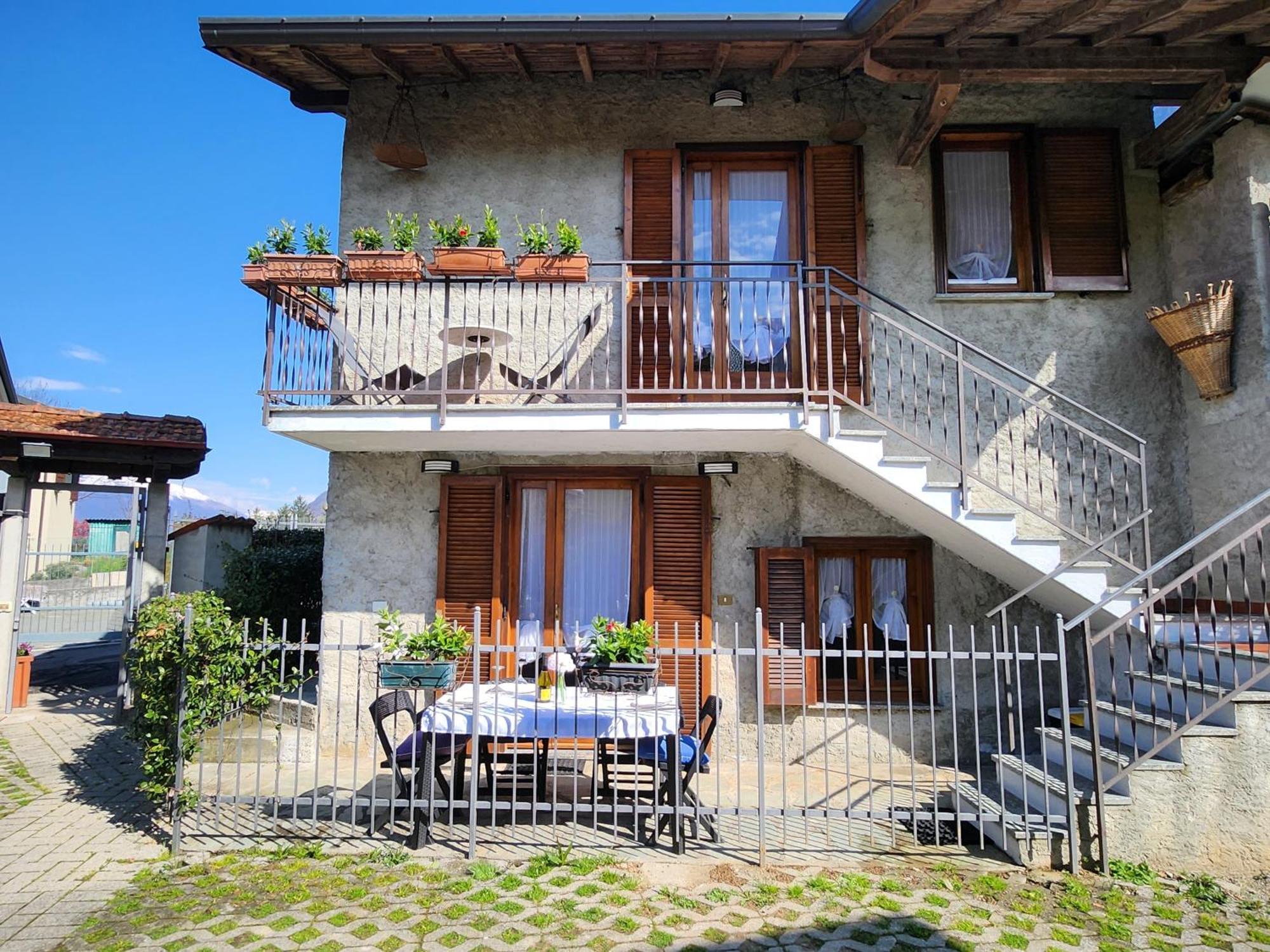 Laura'S Cottage With Lake View, Detached, 5 Kilometers From Varenna ليرنا الغرفة الصورة